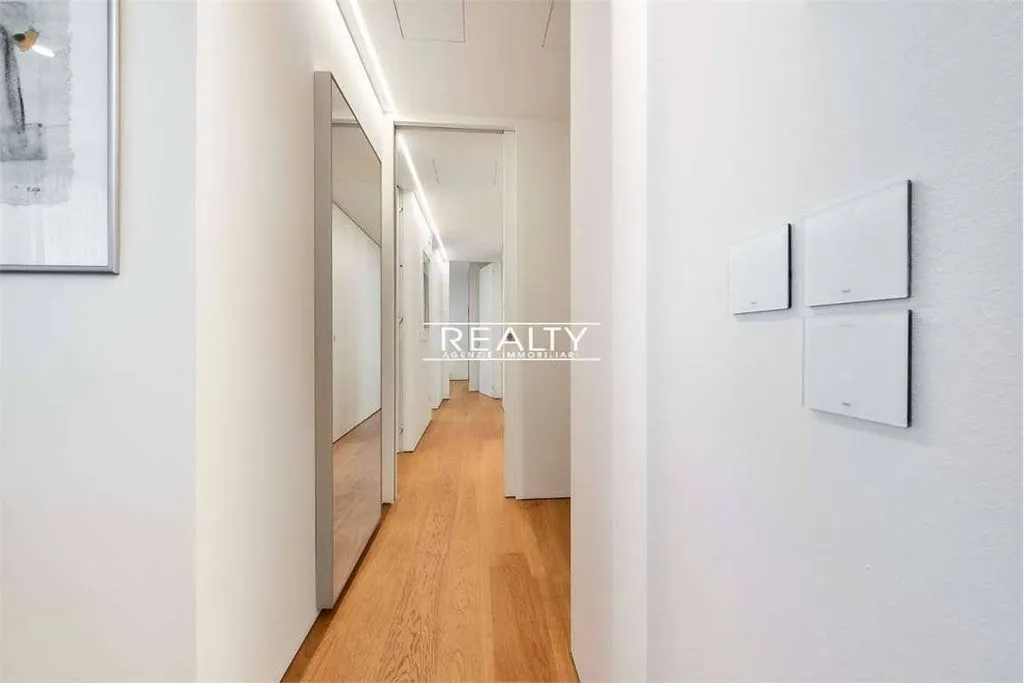 Esik - Luxury Flat with Sea View in Jesolo