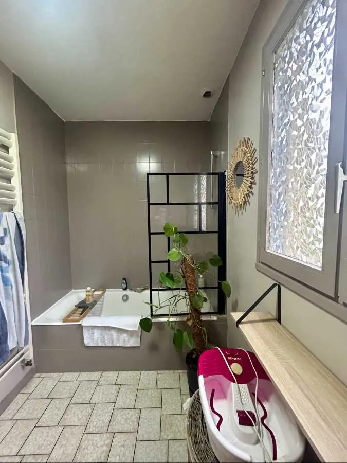 Salles de bain - Villa avec Piscine Chauffée près de Bourgtheroulde