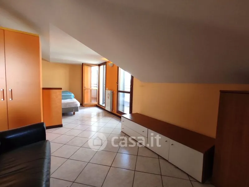 Chambres - Two-Level Apartment with Balcony in Bergamo