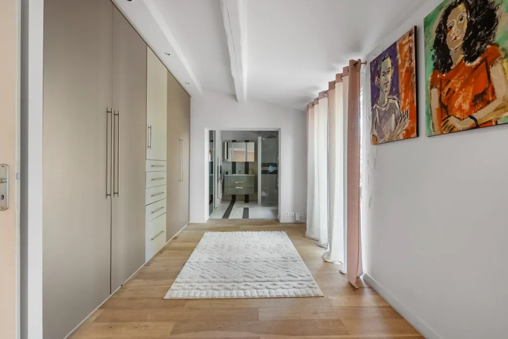 Hallway - Luxury House with Pool in Aubagne