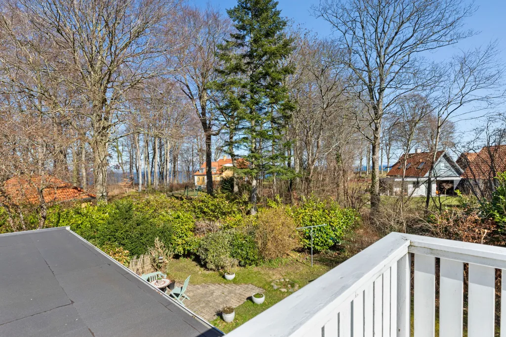 Jardin - Year-Round House with Sea View in Dronningmølle