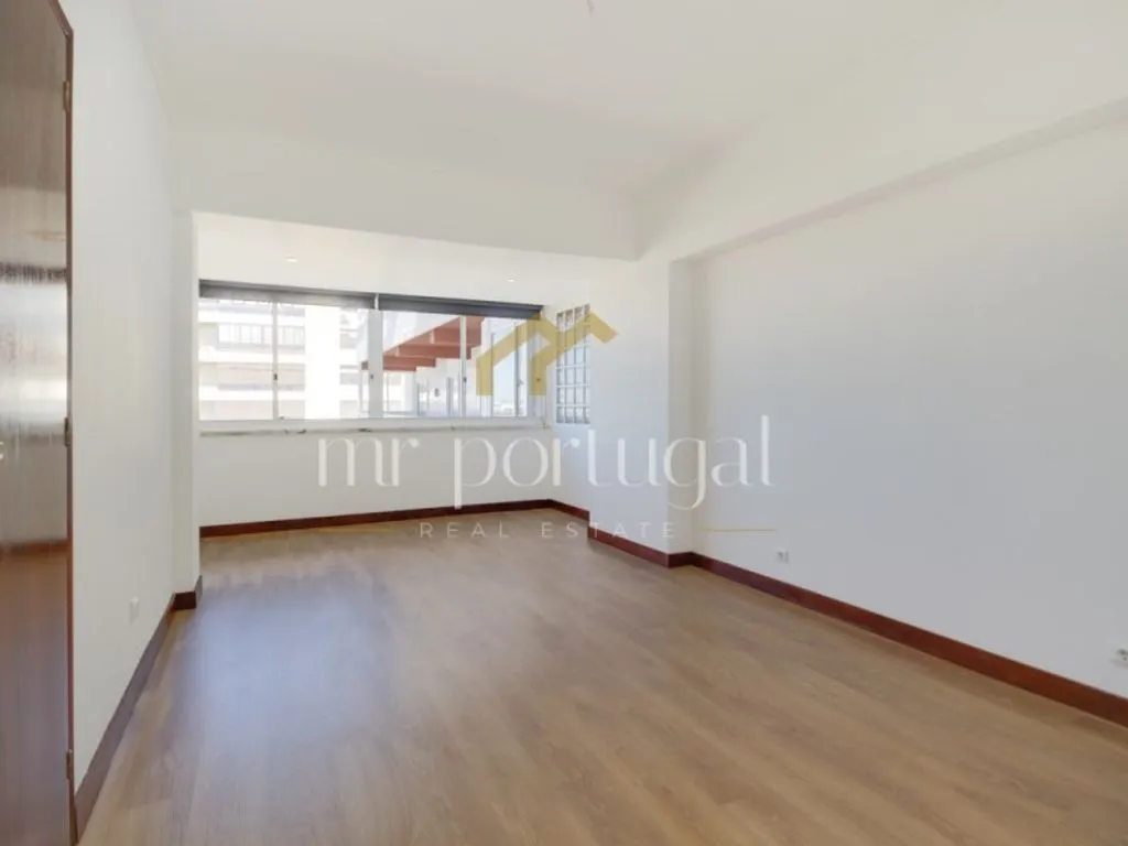 Pièces - Luxury Flat with River Views in Restelo, Lisbon