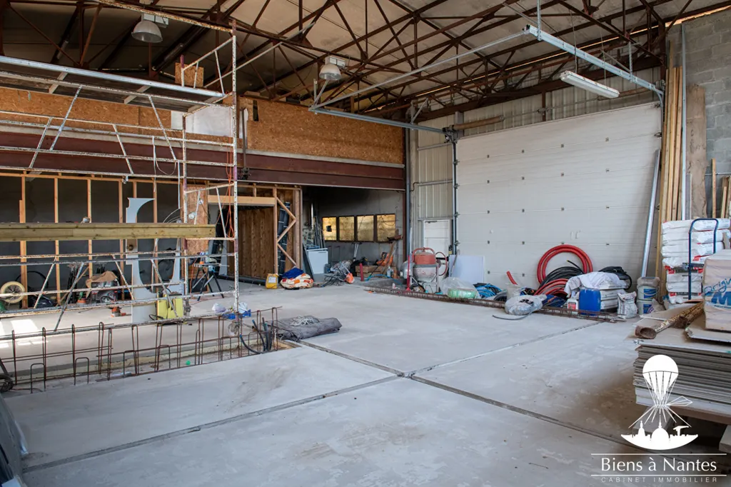 Toad - Mixed-Use Property with Loft Potential in Torfou