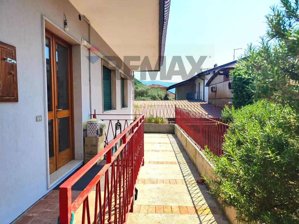Balcon - Four-Bedroom Apartment with Lake View in Marone