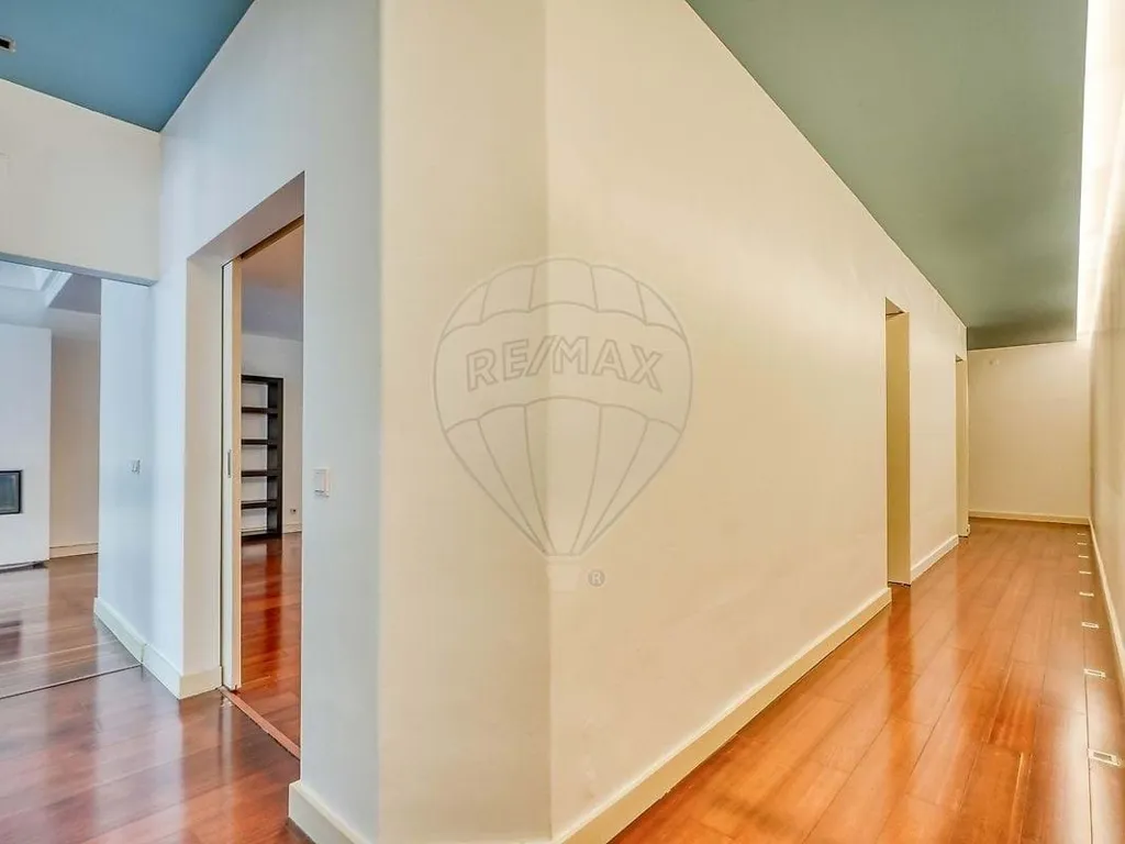 Entrée - Lisbon Condo with Terrace and Fireplace