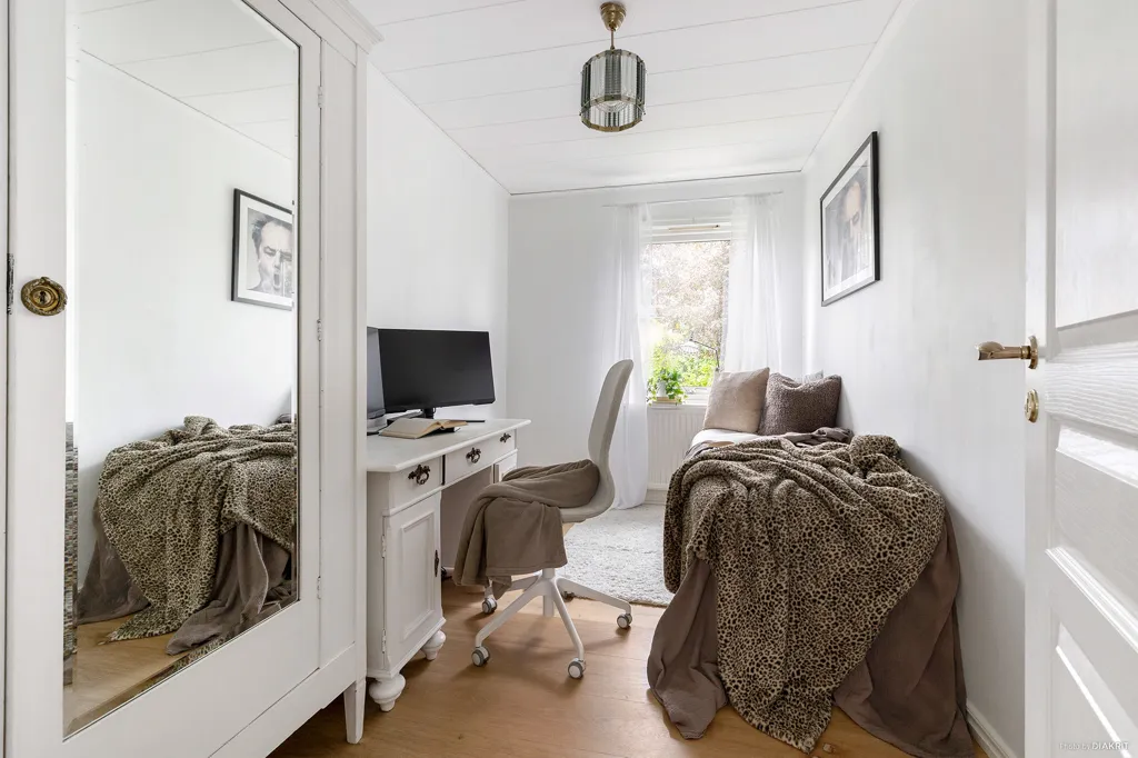 Bureau - Villa with Pool in Stenhamra
