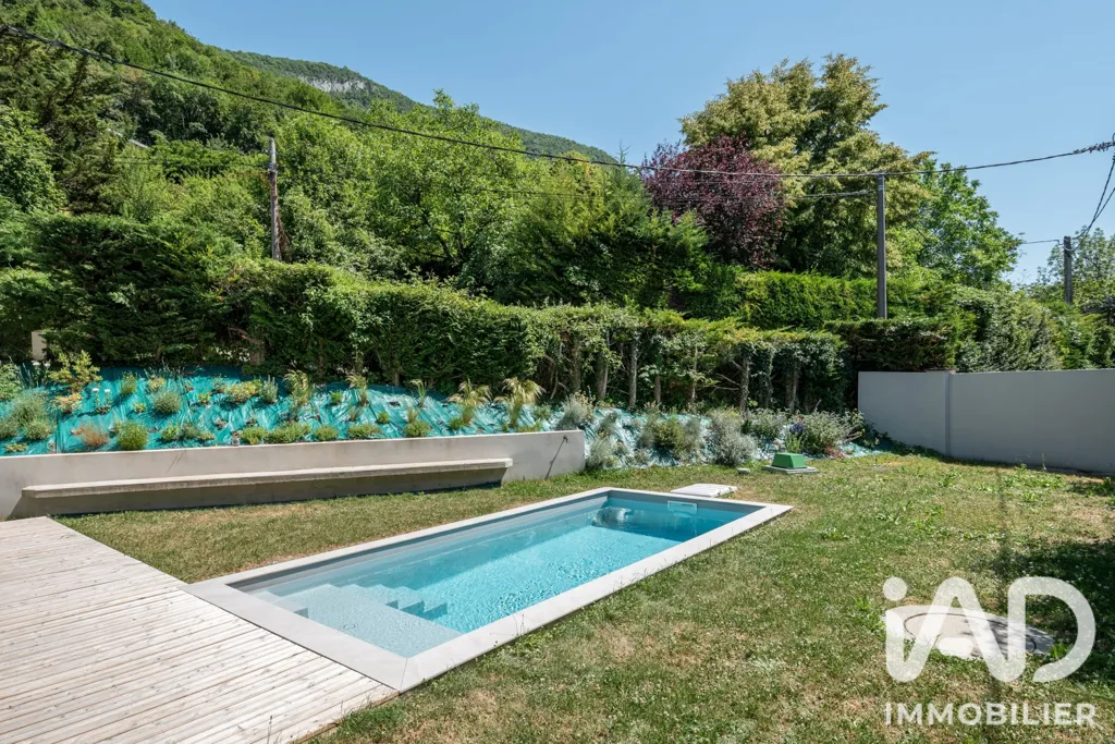 Piscina - Contemporary House with Pool in Saint-Martin-Le-Vinoux