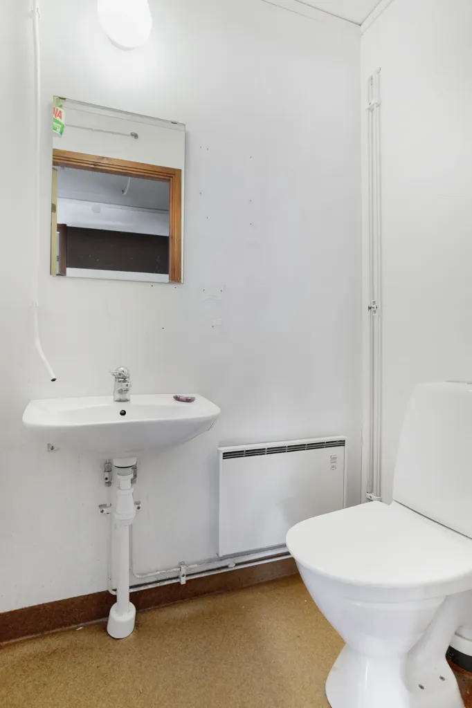 Salles de bain - Multi-Functional Property with Parking in Stöde