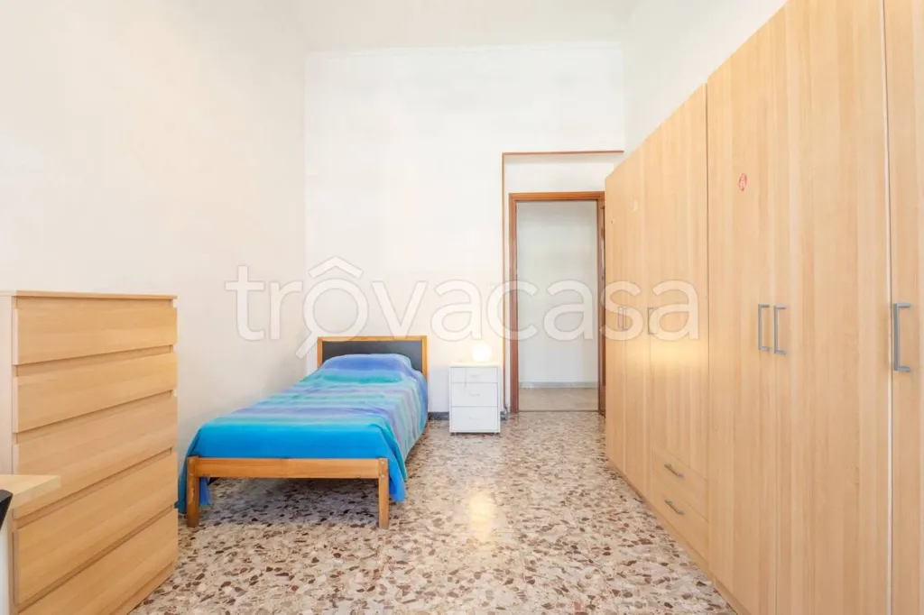 Chambres - Apartment with Double Aspect in Turin