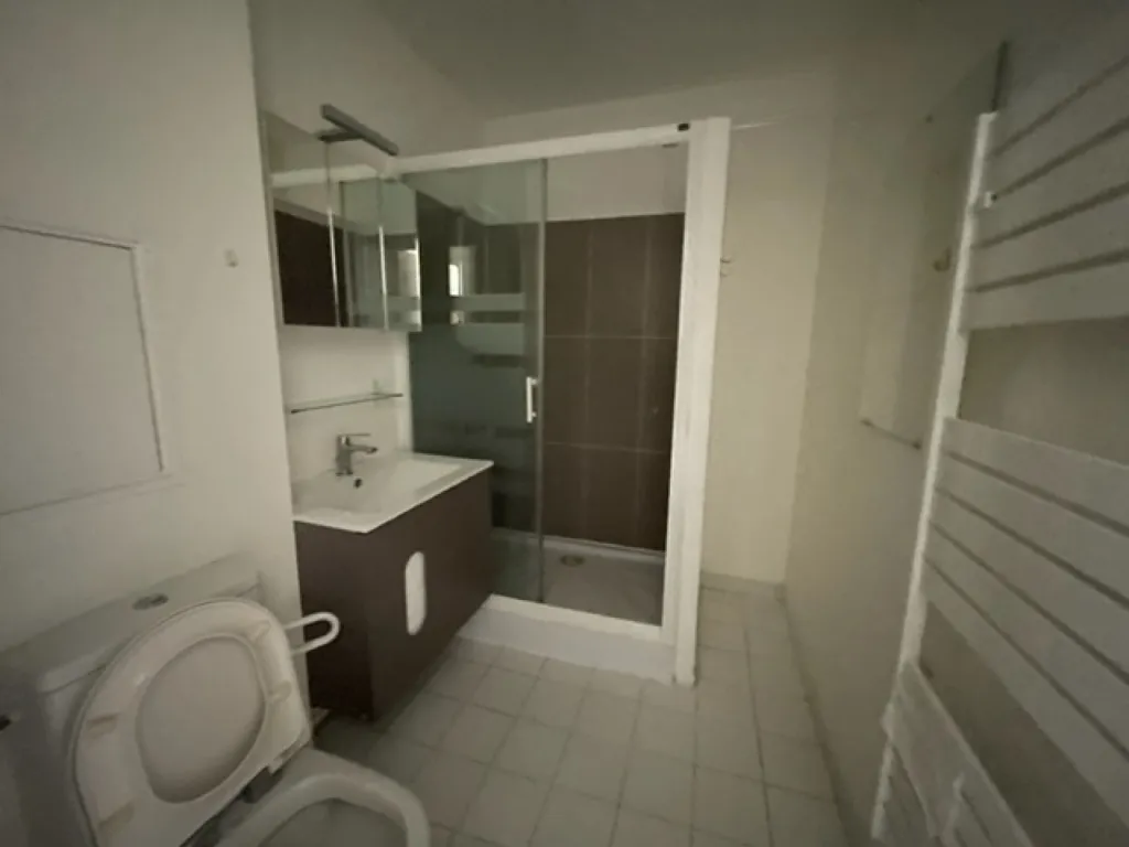 Salles de bain - Studio avec Balcon à Paris 17ème