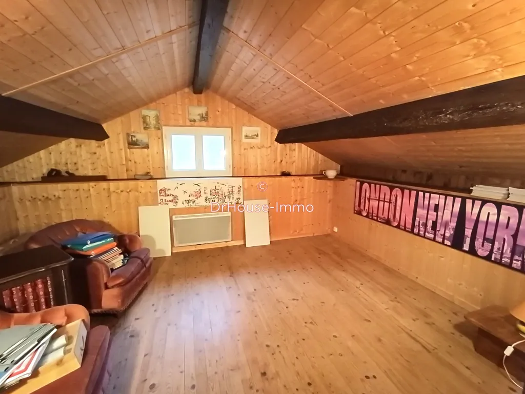 Pièces - Maison Indépendante avec Grand Terrain à Proximité