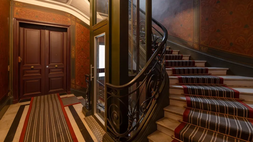 Pièces - Appartement de 5 Pièces avec Cour Arborée à Paris 75017