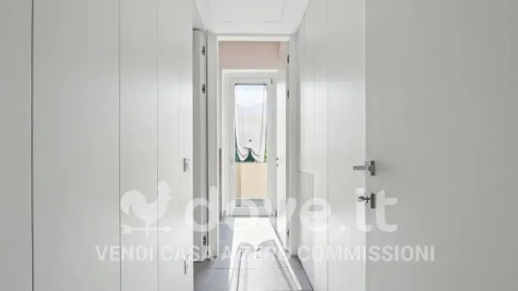 Esik - Modern Apartment with Balcony in Vertova