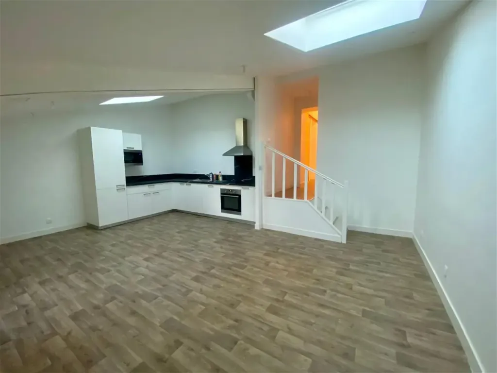Köök - Renovated Flat in Arveyres Village Centre