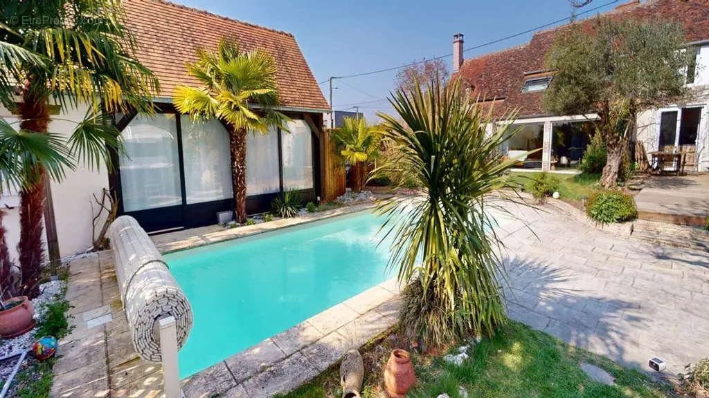 Piscina - Elegant House with Pool in Saint-Denis-En-Val