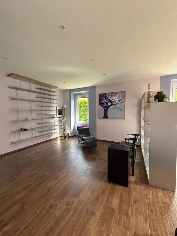 Elutuba - Modernised Semi-detached Villa with Lake View in Verbania