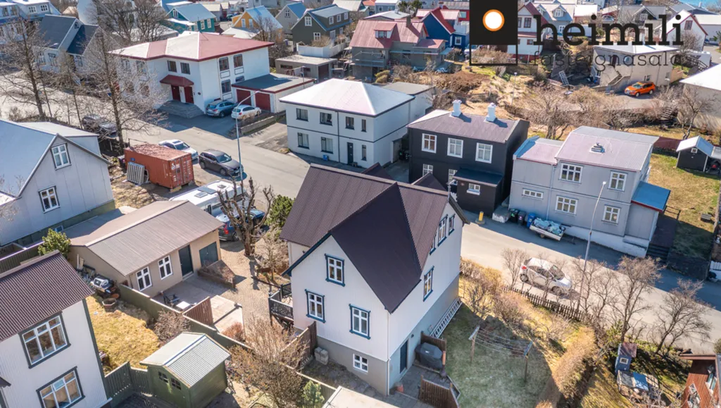 Õhuvaade - Detached House with Large Garage in Hafnarfjörður
