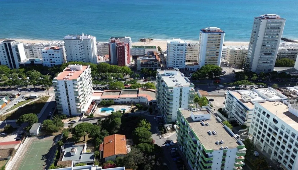 Vue aérienne - Development Land with Ruins in Quarteira