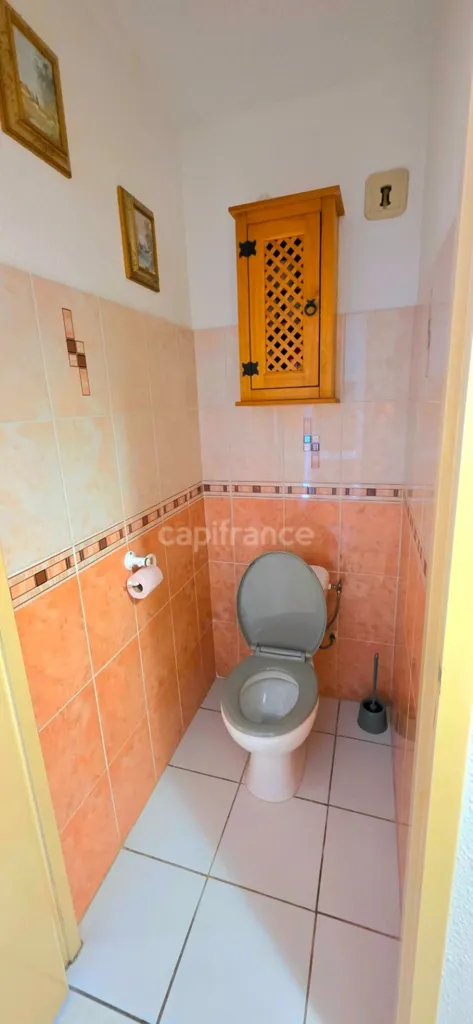 Salles de bain - T3 en Duplex avec Terrasse et Piscine à Proximité de la Plage