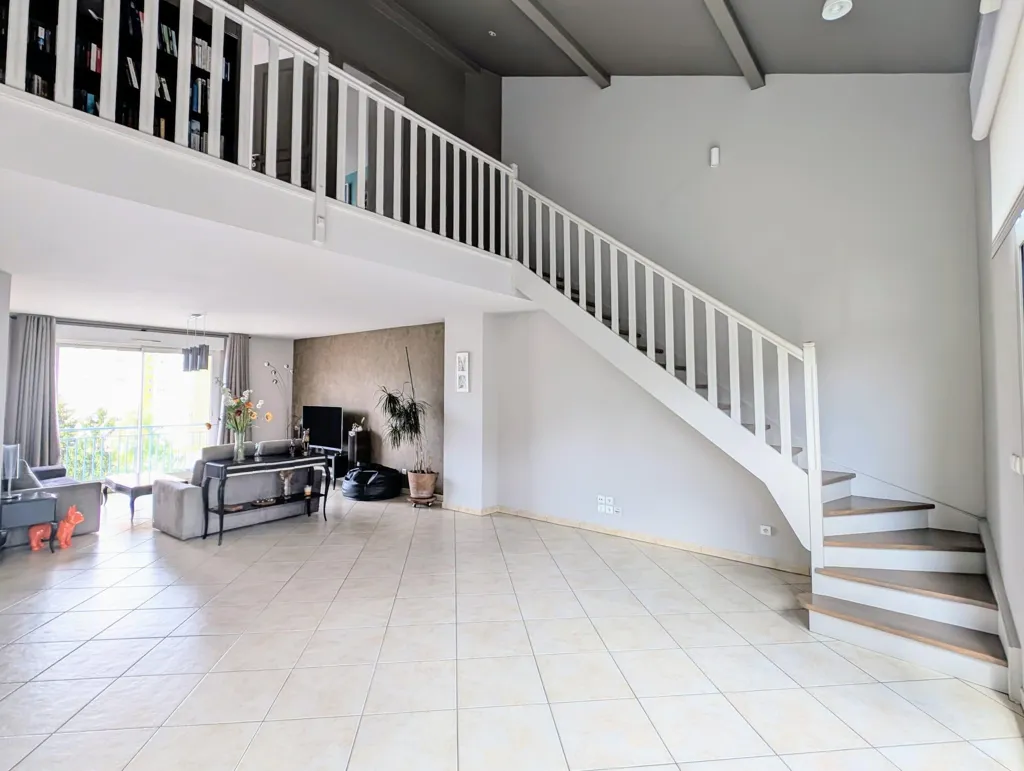 Séjour - Duplex avec Terrasse 42m² à Saint-Étienne Bellevue