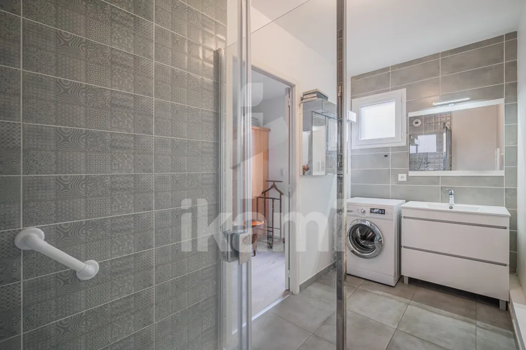 Salles de bain - Appartement Duplex T5 avec Balcon à Voiron