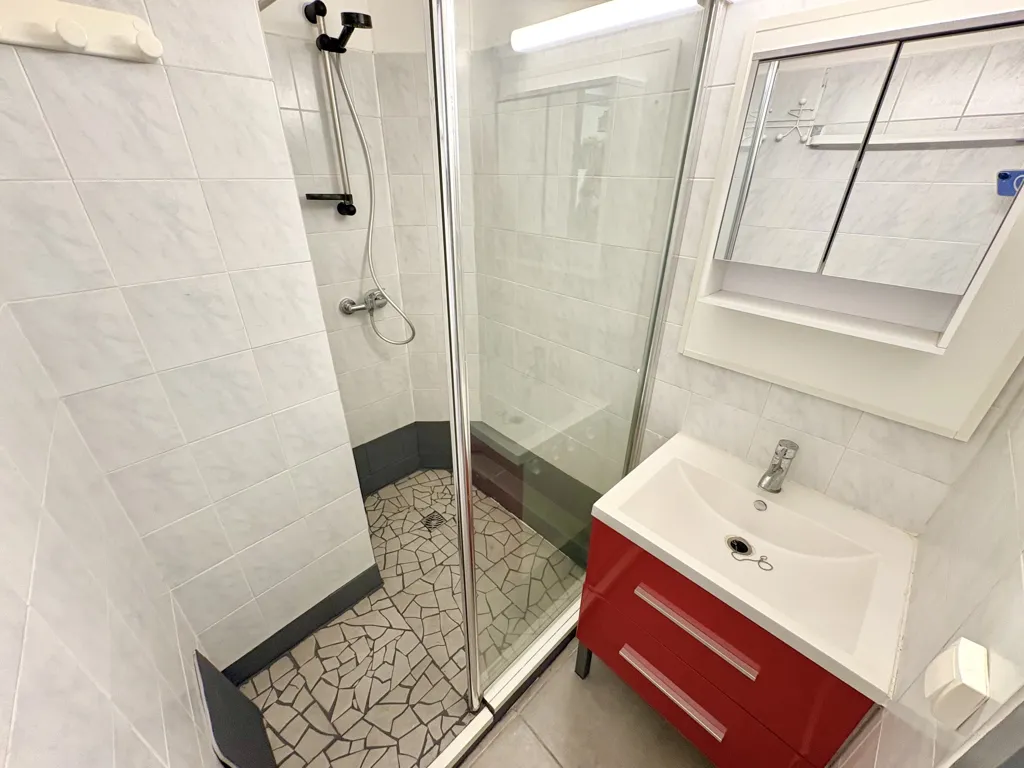 Salles de bain - Appartement meublé avec terrasses à Saint-François