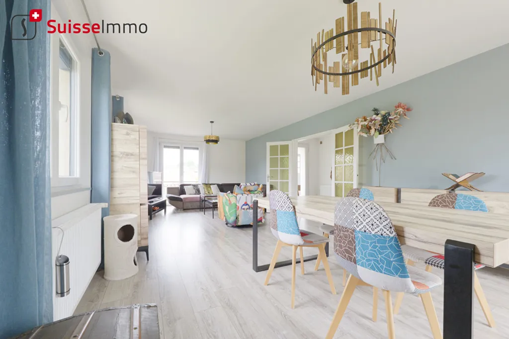 Salle à manger - Maison avec Grand Terrain et Terrasse à Nommay