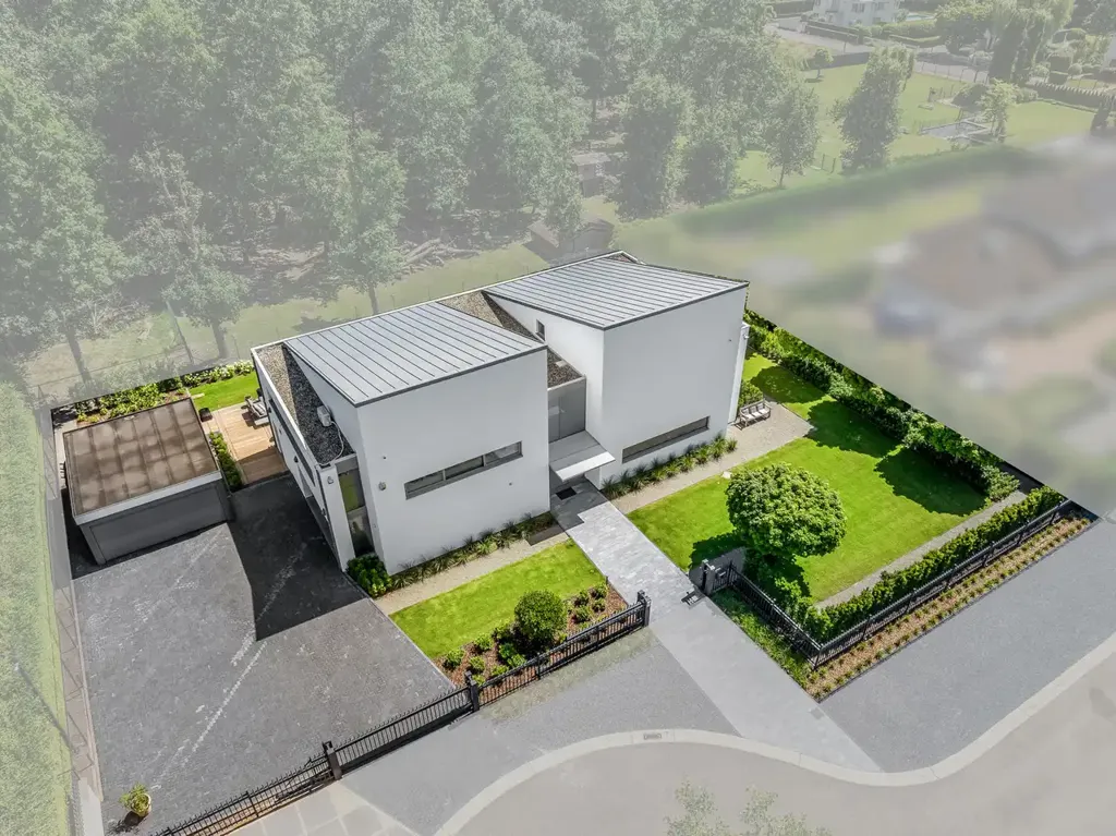 Vue aérienne - Villa Luxueuse avec Piscine Intérieure à Lanaken
