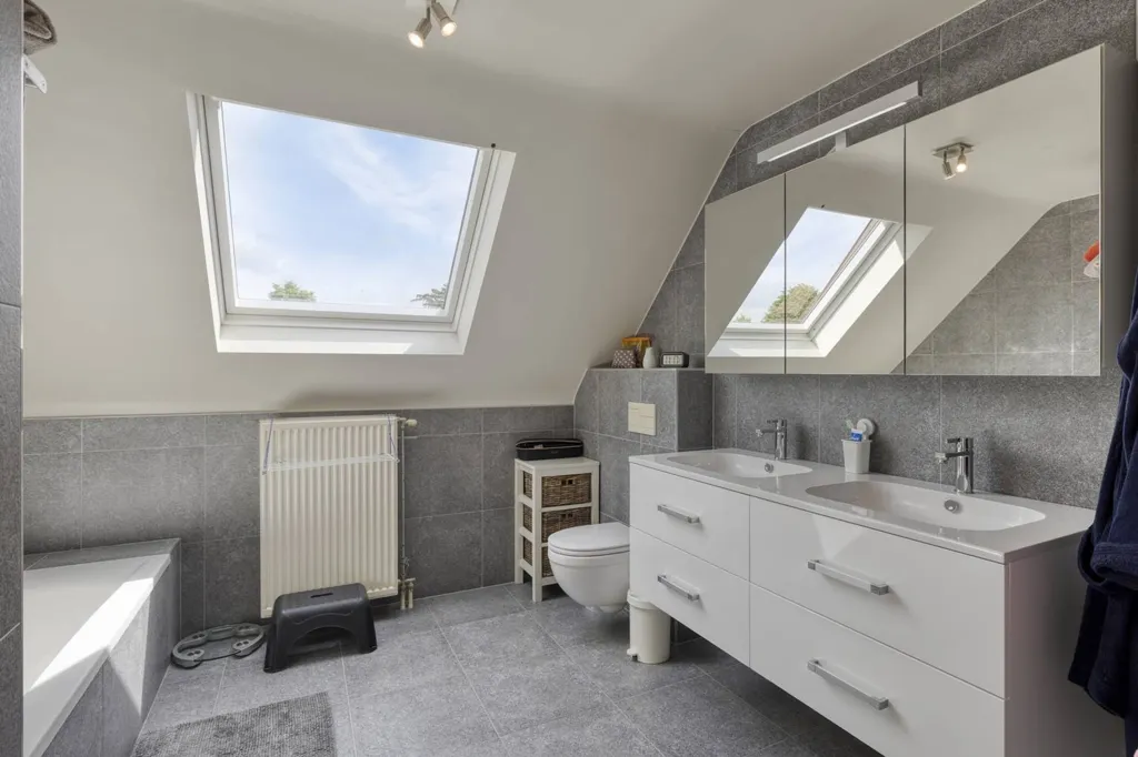 Bagni - Family Home with Solar Panels in Izegem
