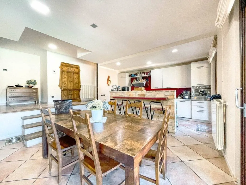 Salle à manger - Luxury Villa with Pool in Brovello-Carpugnino