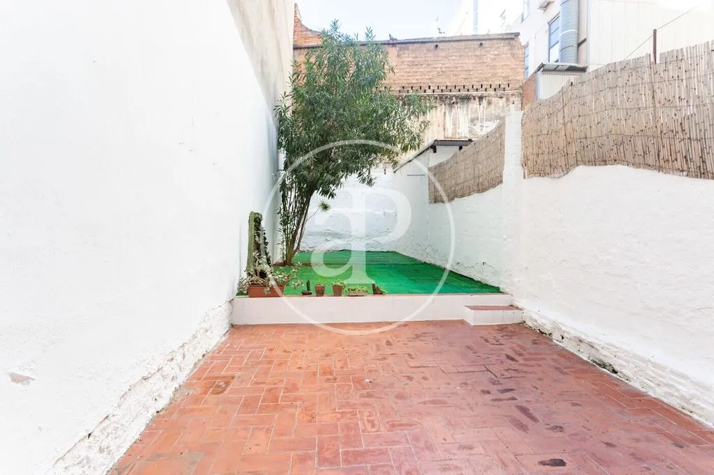 Aed - Duplex Flat with Garden in Barcelona