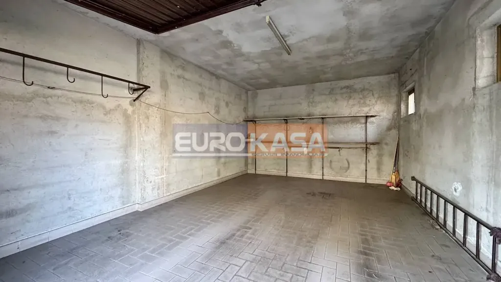 Garage - Villa with Garden in Osio Sopra