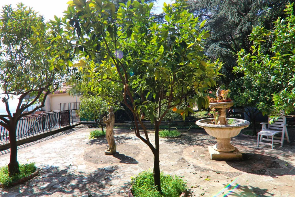 Aed - Hilltop Villa with Panoramic Views in Eboli