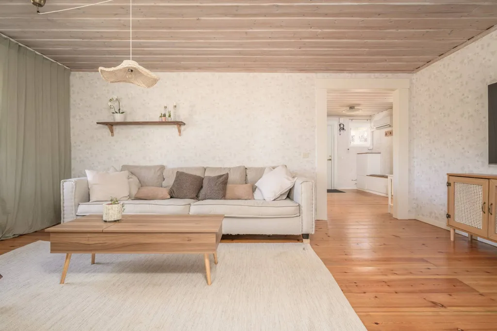 Elutuba - Charming Villa by the Stream in Björkom