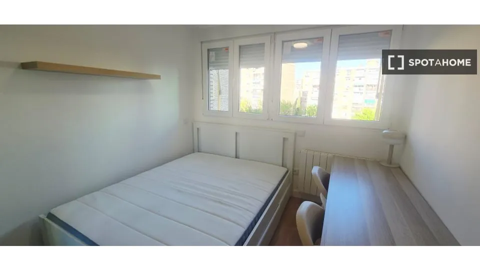 Magamistoad - Shared Flat with Parking in Aluche, Madrid