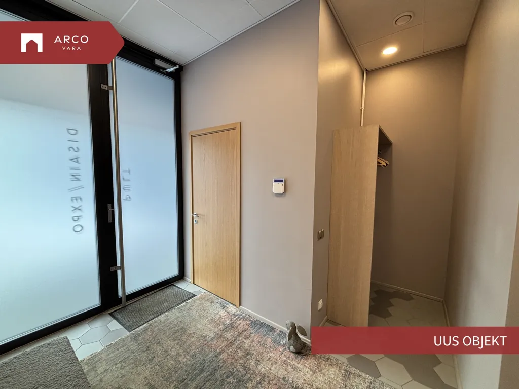 Entrée - Commercial Space with Sea View in Toompea