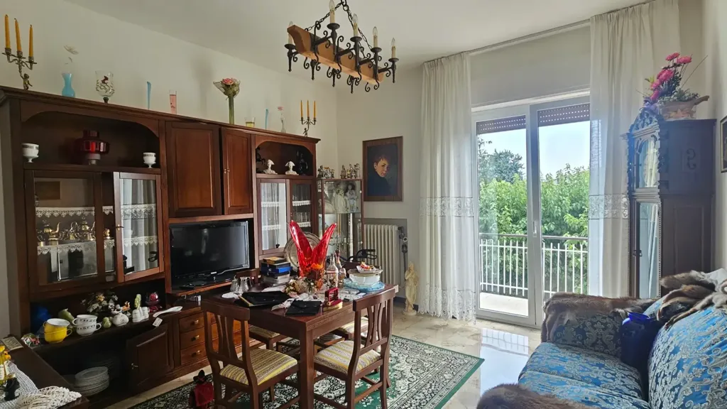 Séjour - Apartment with Marble Flooring in Jesi
