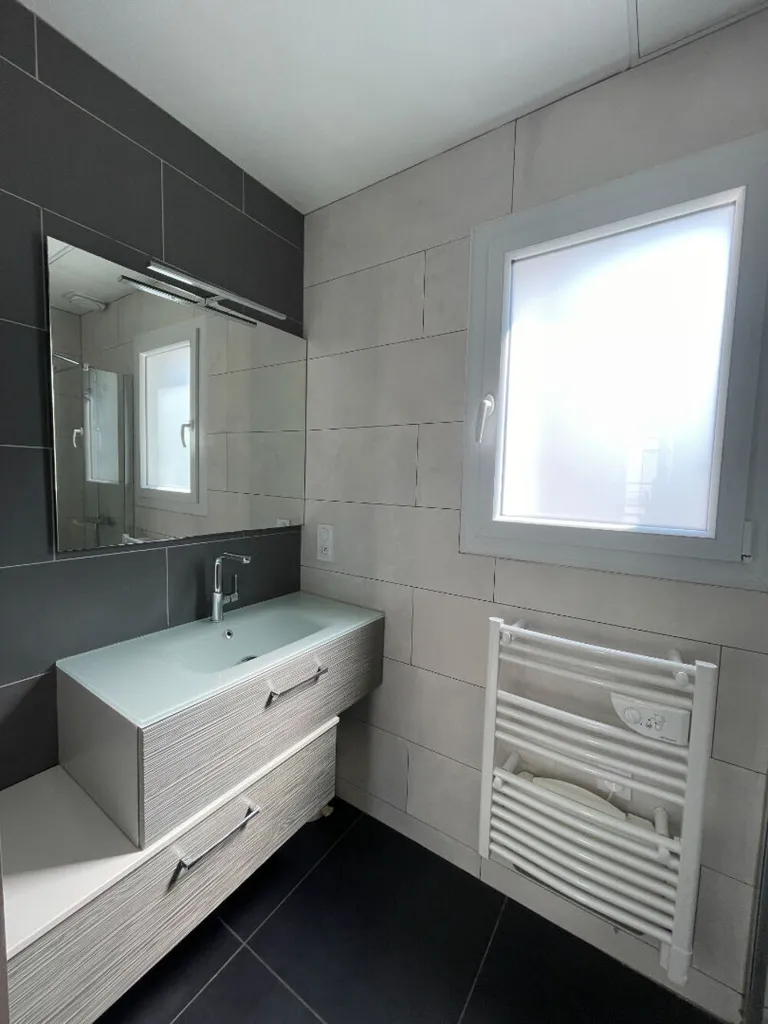 Salles de bain - Appartement Meublé avec Balcon à Angers