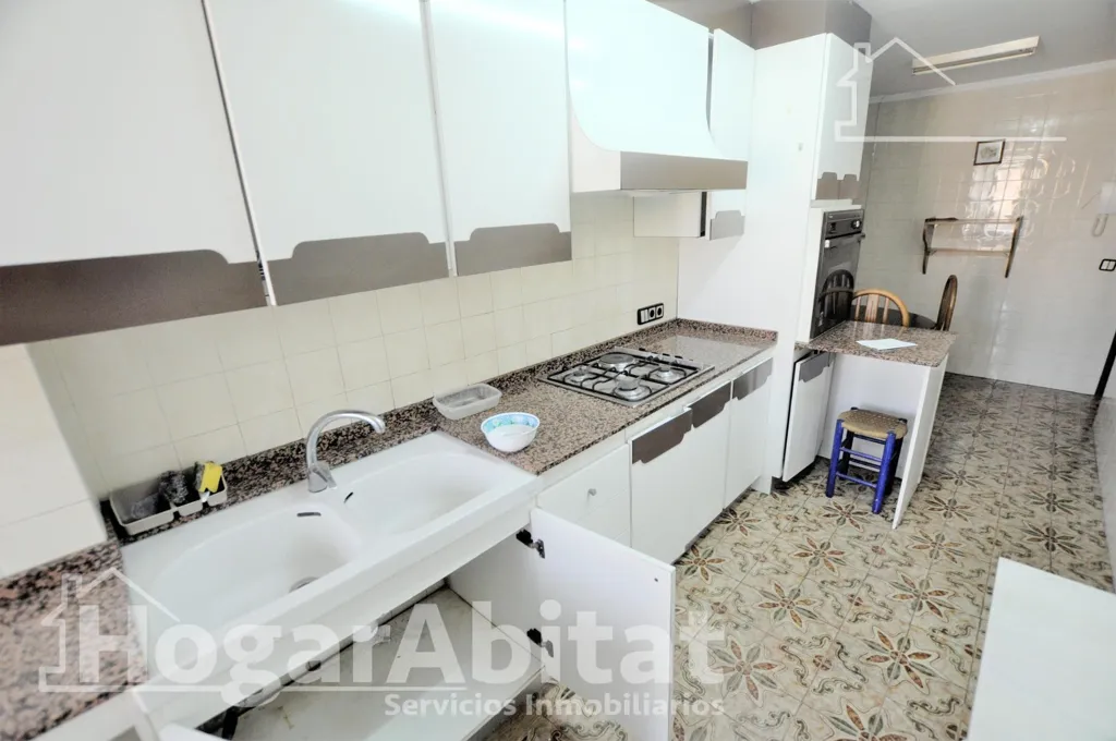 Köök - Spacious Apartment with Balcony in Malilla, Valencia