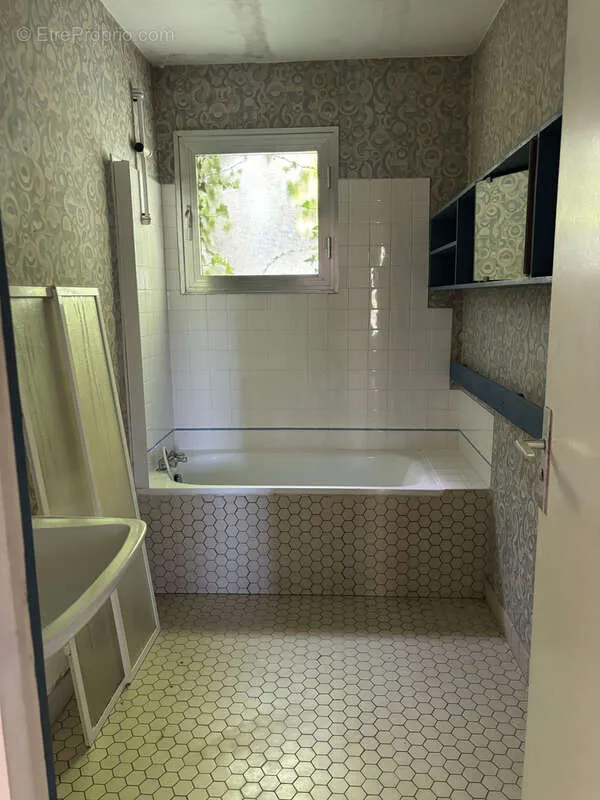 Salles de bain - Maison à Rénover au Calme à Plomelin
