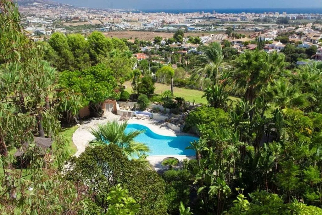 Õhuvaade - Chalet with Pools and Terrace in Cerros del Águila