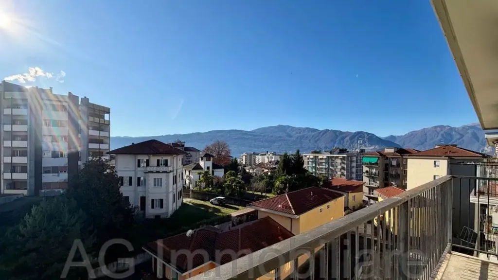 Rõdu - Penthouse with Panoramic Views in Verbania