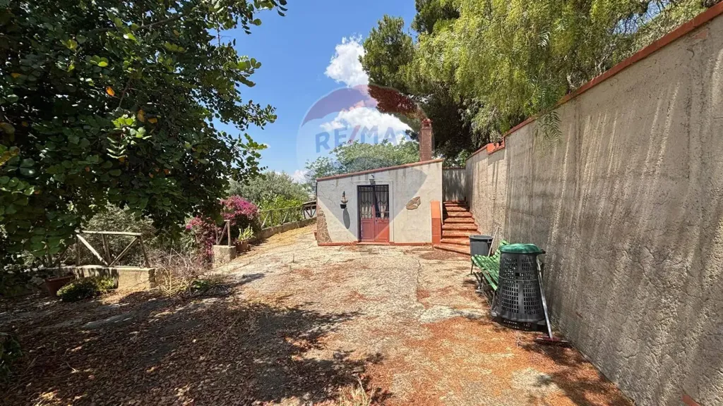 Jardin - Bifamiliar Villa with Garden in Caltanissetta