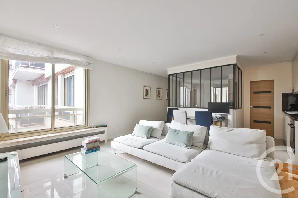 Séjour - Appartement F2 au Calme avec Vue Dégagée à Paris 16e