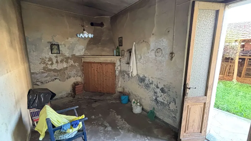 Pièces - Rustic Property with Courtyard in Gattico-Veruno