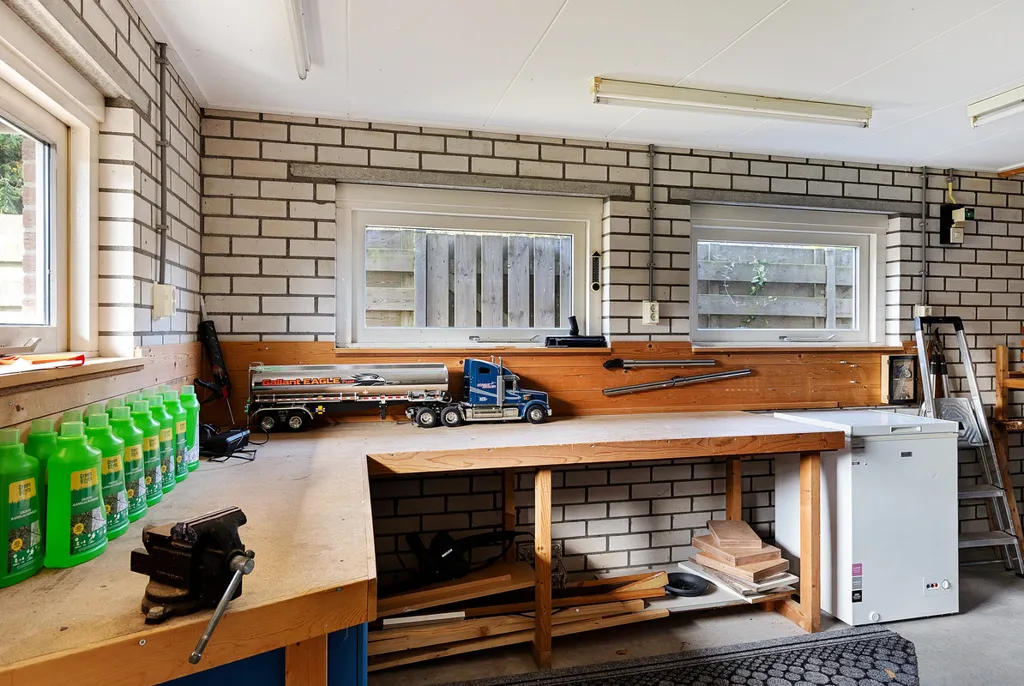 Garage - Detached House with Carport in Buitenpost