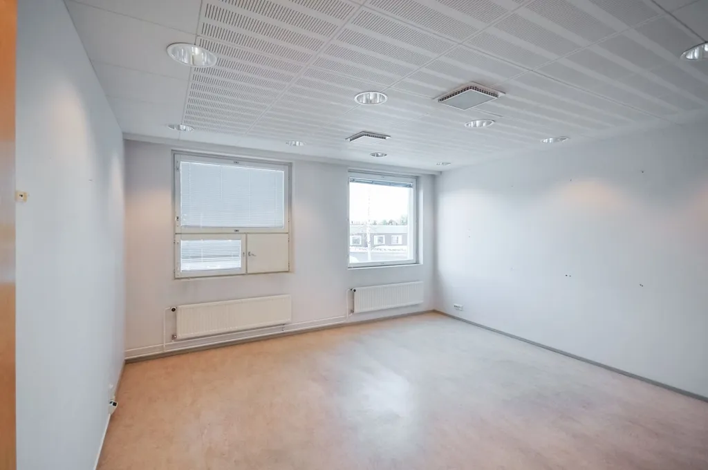 Bureau - Commercial Space with District Heating in Ylitornio