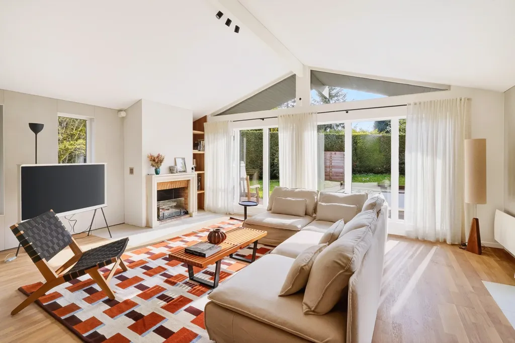 Elutuba - Unique 7-Piece House with Pool in Vaucresson