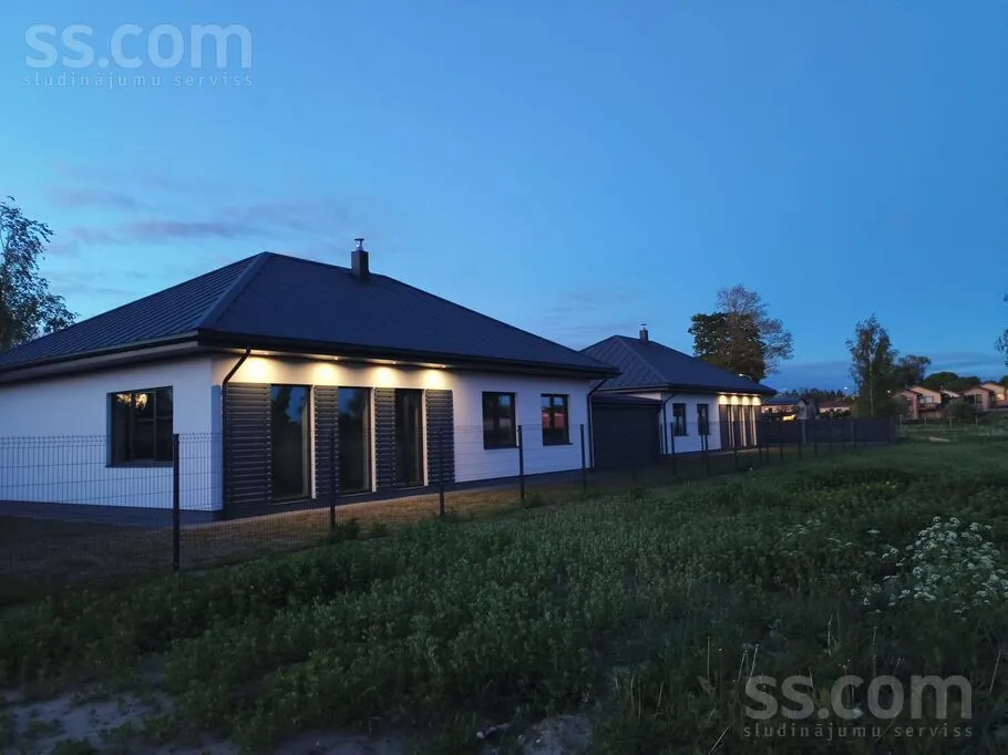 Esterno - Modern House with Garage in Mārupe