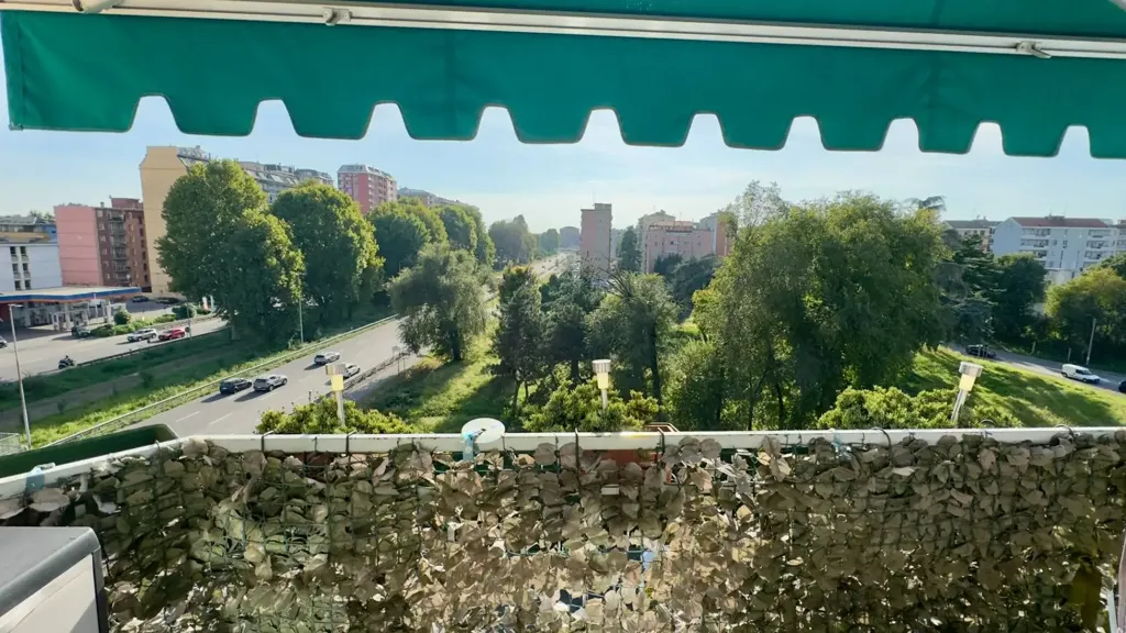 Balcon - Rear-Facing Apartment with Balcony in Cinisello Balsamo